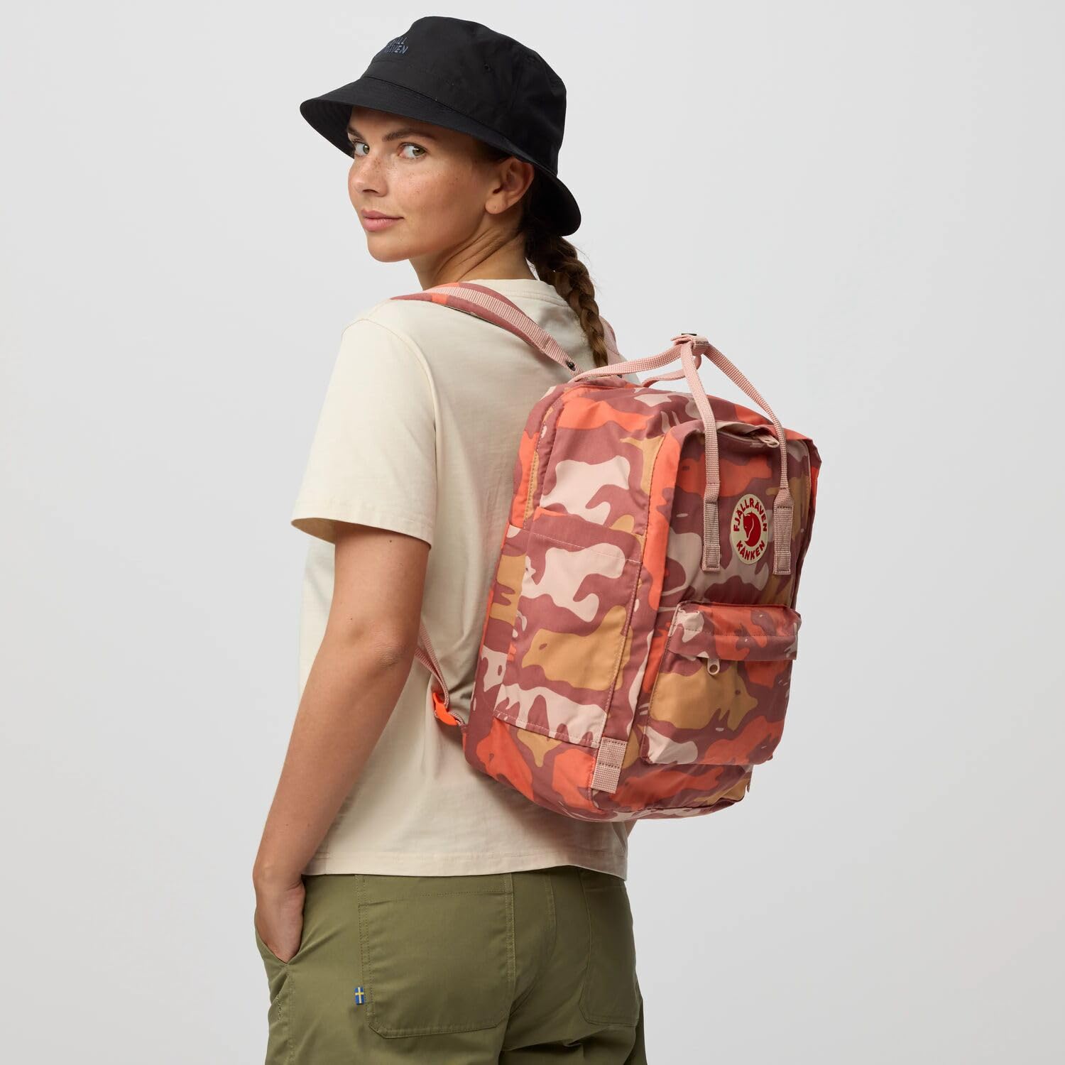 fj-llr-ven-k-nken-graphics-laptop-15-rucksack-16l-mit-laptopfach image 3